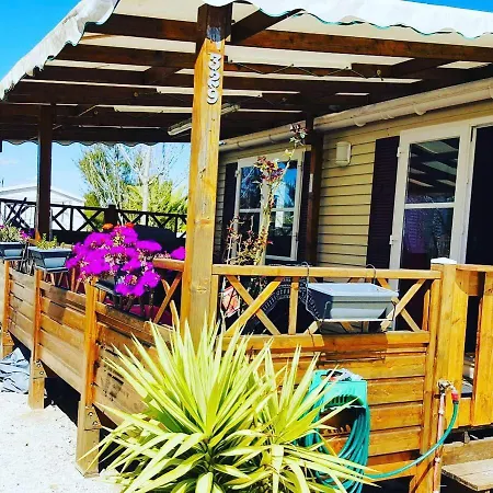 Campings Les Pins Maritime Campeggio