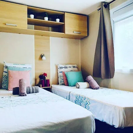 Campeggio Campings Les Pins Maritime *